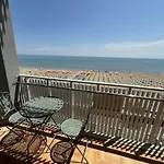 아파트 Sea Front And Sea View