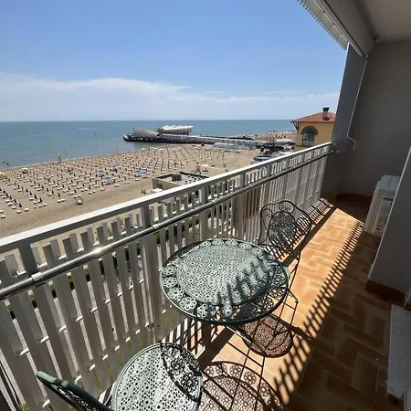 Sea Front And Sea View 아파트 *