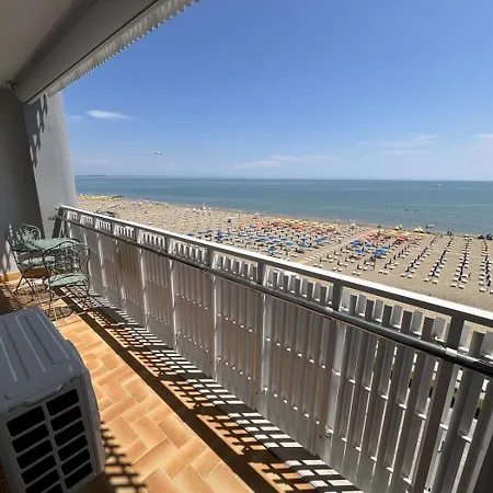 Sea Front And Sea View 아파트