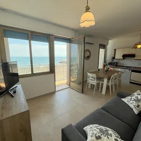 Apartamento Sea Front And Sea View Lignano Sabbiadoro