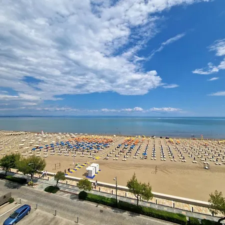 Sea Front And Sea View 아파트
